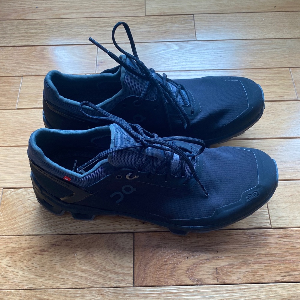 ON RUNNING CLOUDVENTURE PEAK SNEAKERS WOMENS 7